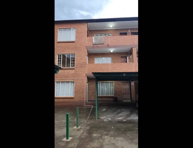 1 BEDROOM APARTMENT FOR SALE IN RUSTENBURG CENTRAL